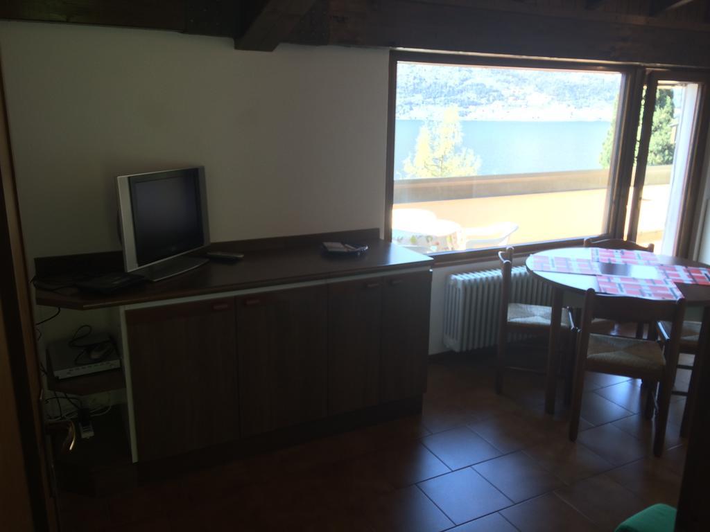 The Silence Holiday Apartment Lezzeno Kamer foto